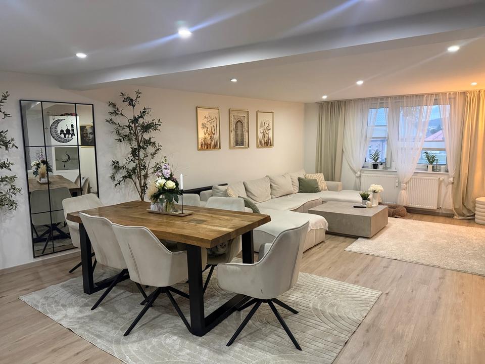 Thumbnail-Großzügige und sehr helle 110 m' Wohnung in ruhiger Lage