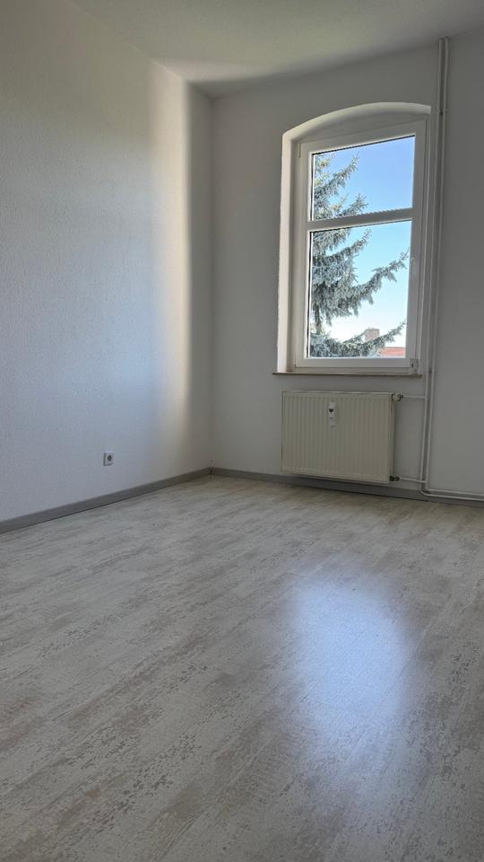 Thumbnail-ruhige, warme (innenliegende) 3-Raum Miet-Wohnung in Lichtentanne