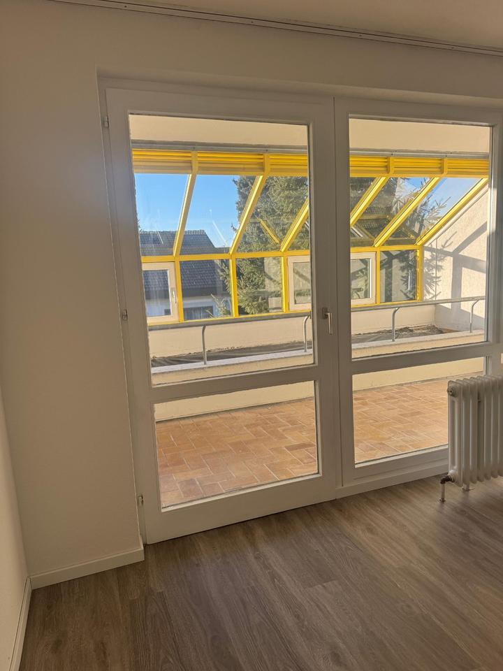 Thumbnail-Helle 2,5-Zimmer-Wohnung mit zwei Wintergärten – 65 m²