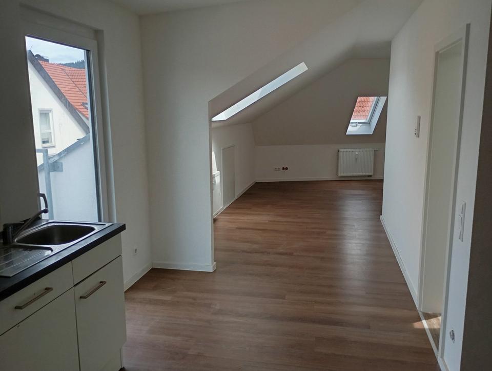 Thumbnail-Helle 3‑Zimmer‑Wohnung (72,9 m²) mit Einbauküche, Balkon & Keller – komfortables Wohnen im Dachgeschoss!