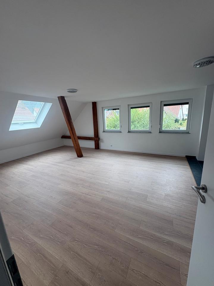Thumbnail-Helle 4-Zimmer-Dachgeschosswohnung 115m2 ab sofort frei 72351