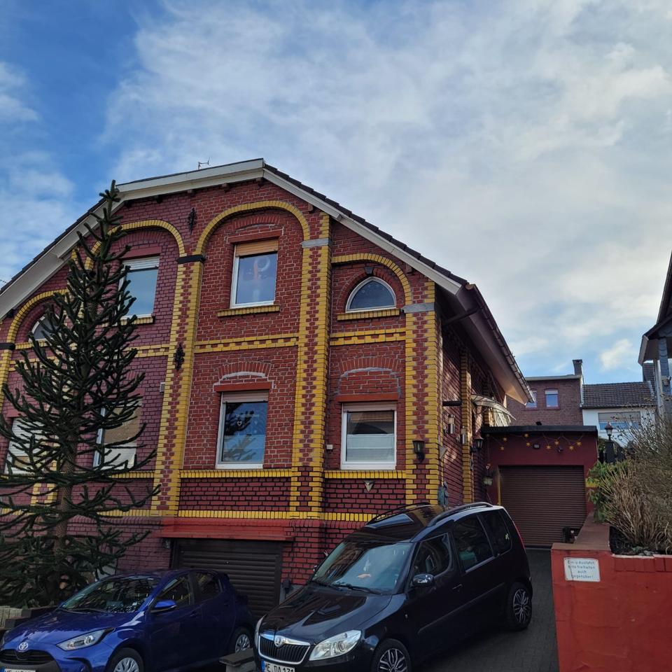 Thumbnail-Doppelhaushälfte mit Garage und Garten