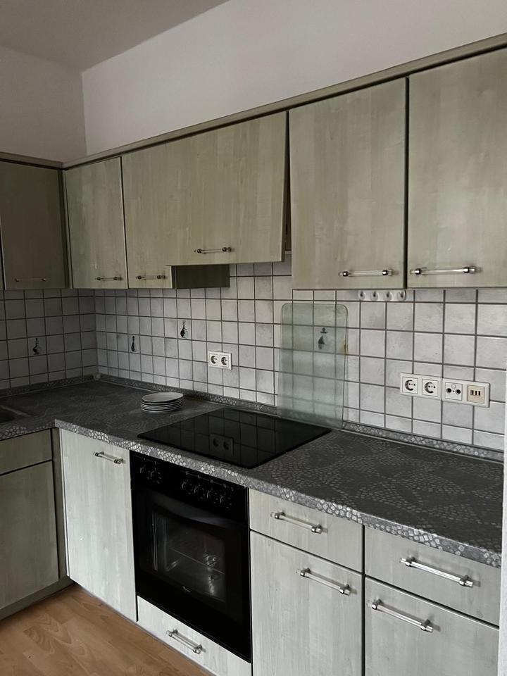 Thumbnail-Hochparterre Wohnung mit Parkplatz und Garten