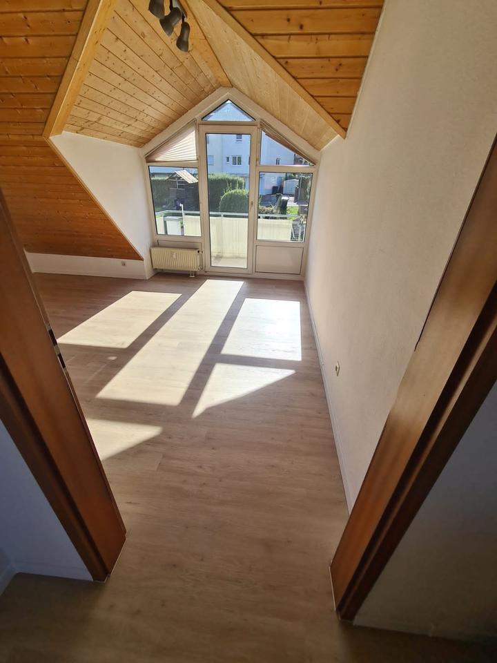 Thumbnail-2-Zi.-DG-Wohnung mit Balkon + Stellplatz in Göppingen-Faurnd