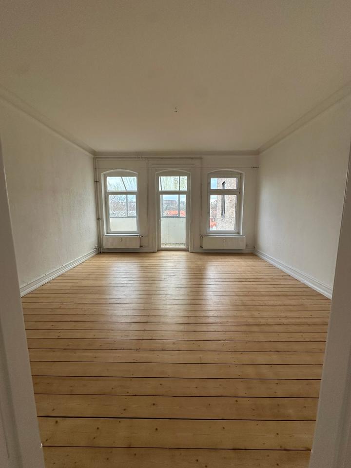 Thumbnail-Großzügige Altbauwohnung mit Balkon