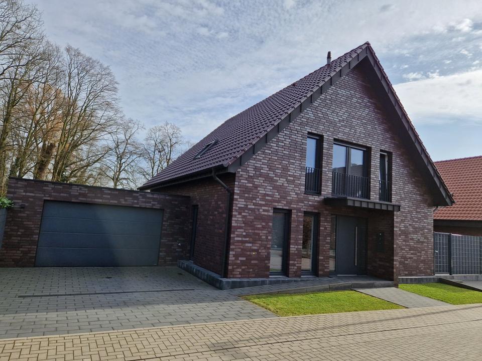 Thumbnail-Freistehendes Einfamilienhaus BJ AUG2019 Grund 565m² mit Garage