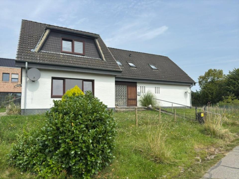 Thumbnail-Erdgeschoss Wohnung 4 Zimmer auf einer Ebene – mit Garten, Garage