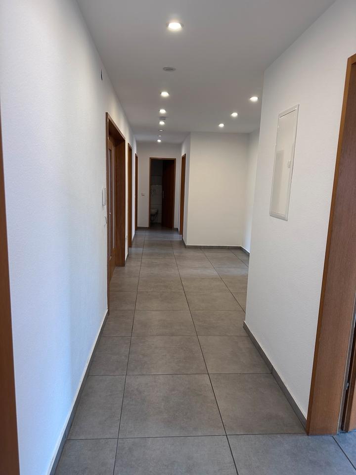 Thumbnail-Großzügige, frisch renovierte 4-Zimmer Wohnung mit Balkon