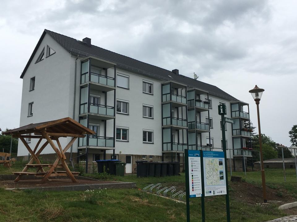 Thumbnail-Charmante 3-Zimmer-Wohnung mit Südbalkon (optional mit Küche)