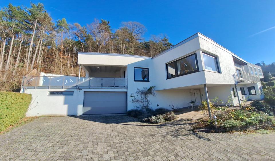 Thumbnail-Einfamilienhaus im „zeitlosen Baustil“ mit Einliegerwohnung