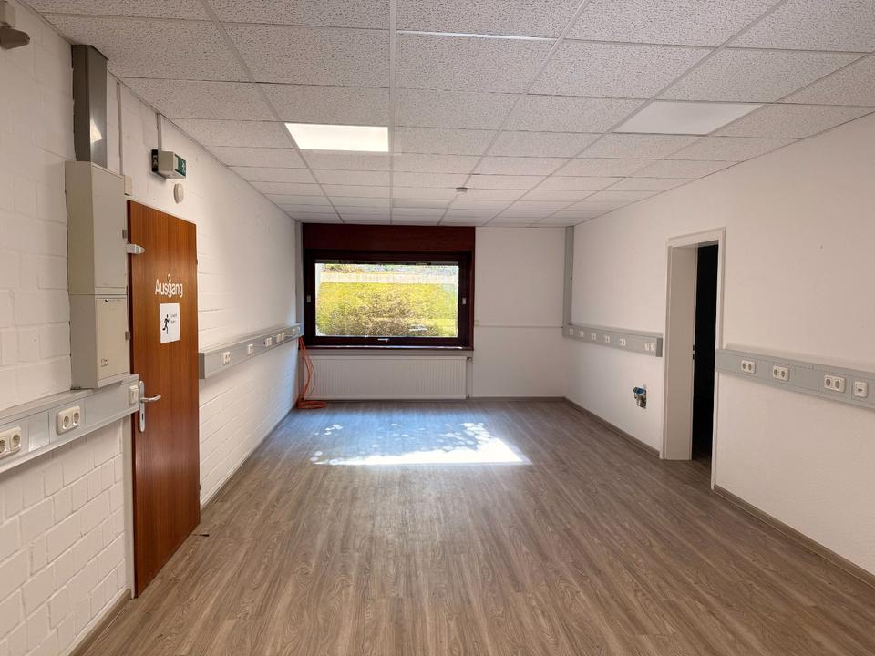 Thumbnail-Zentrale Gewerbeeinheit in Leeste – ideal für Praxis, Büro oder Dienstleistung!