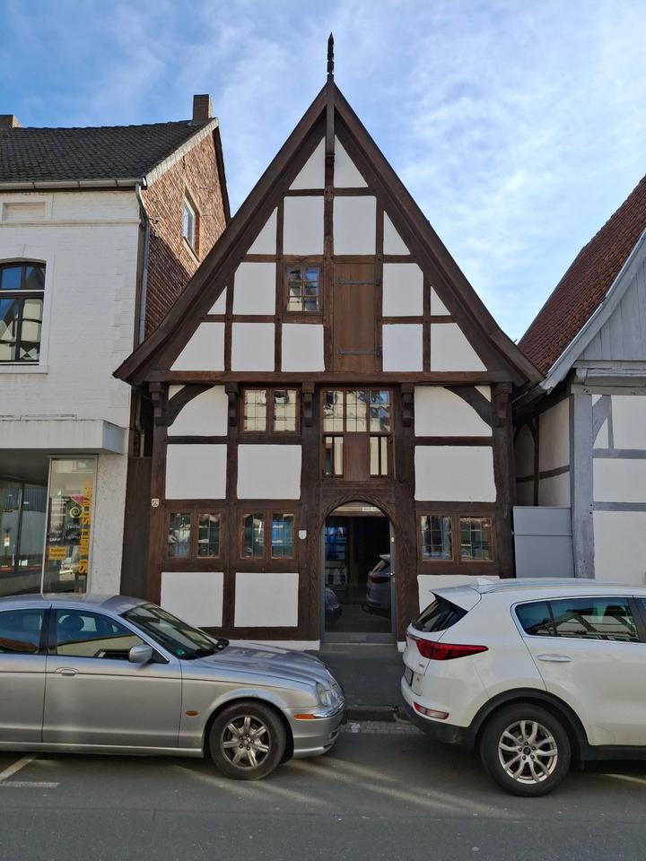Thumbnail-Schönes historisches Fachwerkhaus in der Kernstadt von Lemgo zu mieten.