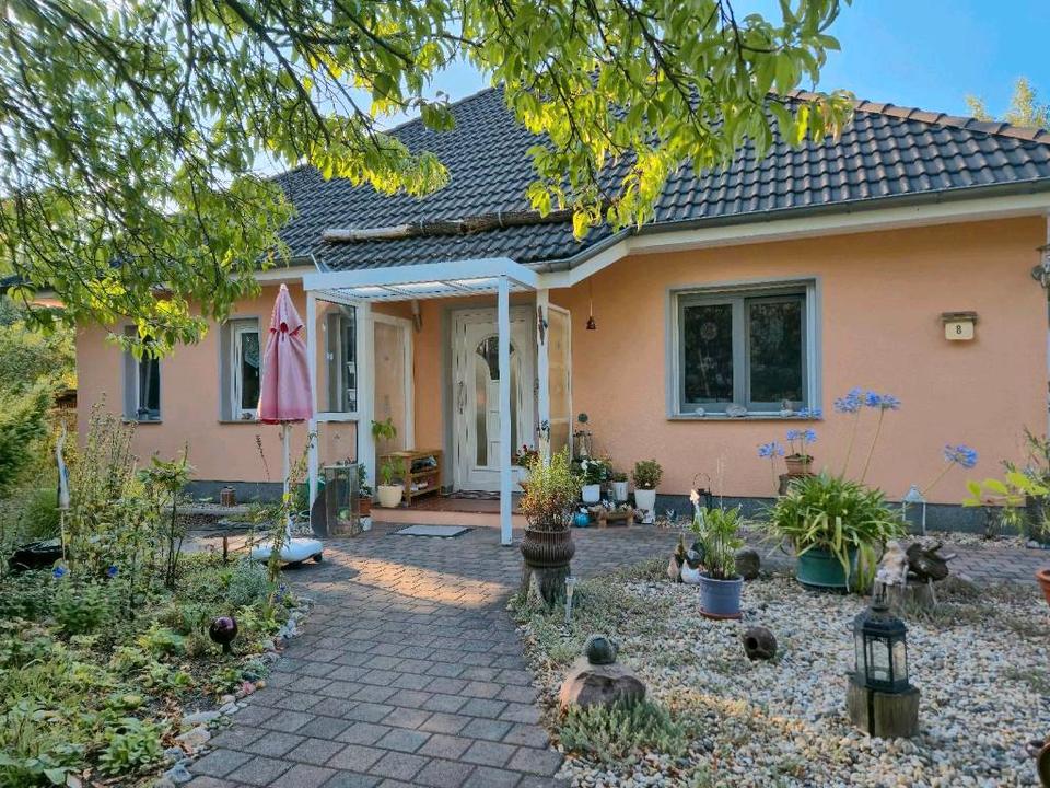 Thumbnail-Haus mit großem Grundstück und Pool zu verkaufen