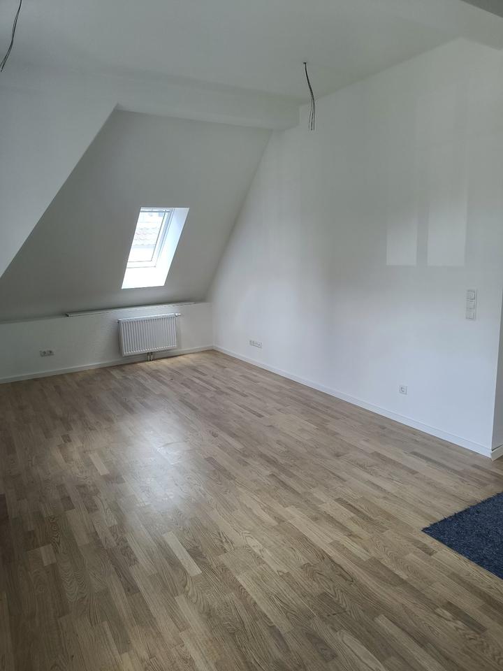 Thumbnail-sanierte 2-Raum-DG-Wohnung direkt am Rathausplatz!