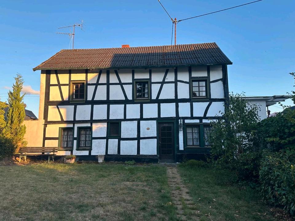 Thumbnail-Fachwerkhaus mit sonnigem Garten und großem Nebengebäude