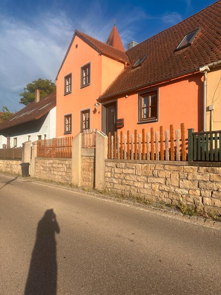 Thumbnail-Teilsaniertes Einfamilienhaus mit 4,5 Zimmer + Küche und Bad