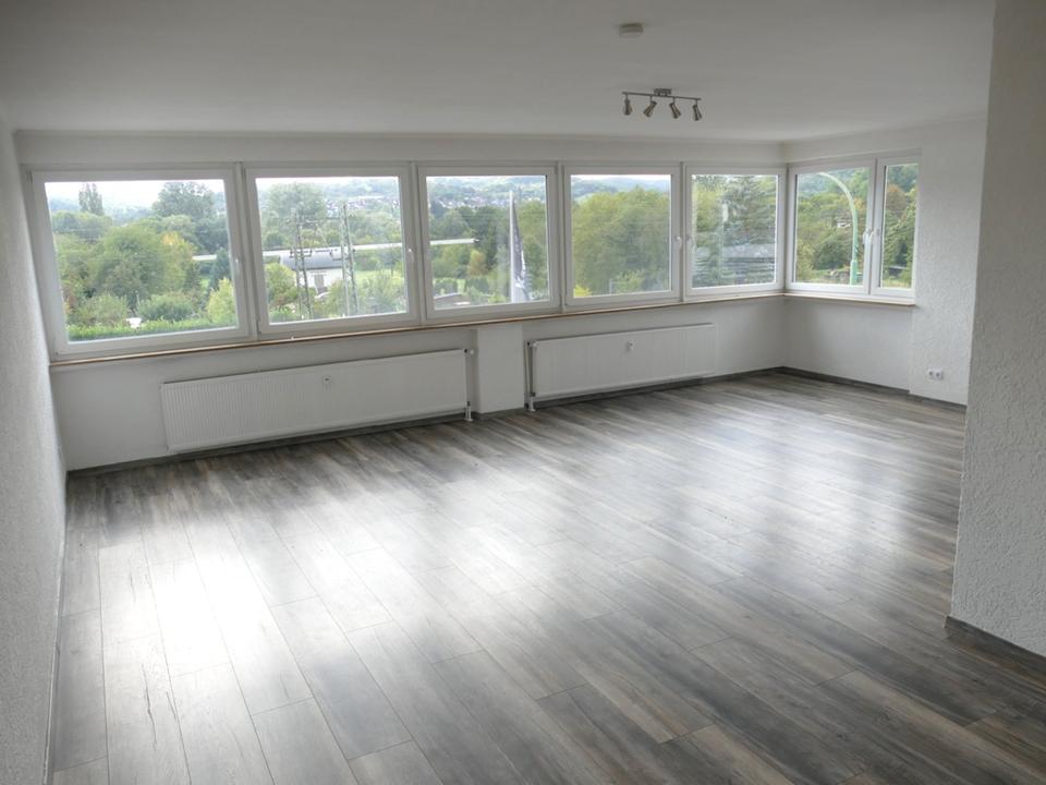 Thumbnail-Großzügige 3 Zimmer Wohnung mit Top-Küche und Dachterrasse sofort