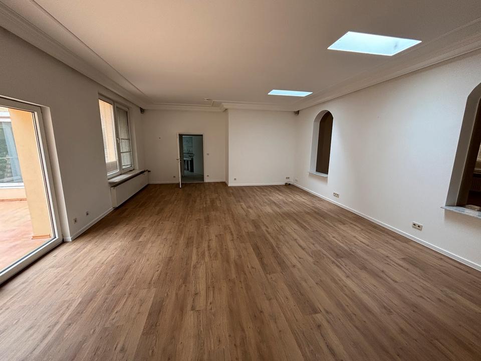 Thumbnail-Tolles großzügiges Hinterhaus