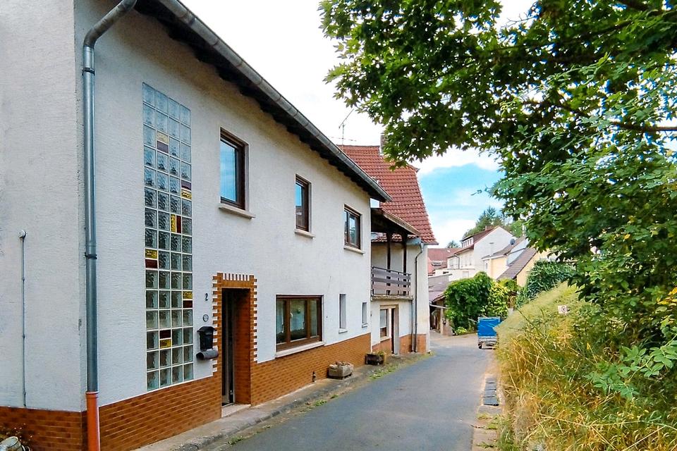 Thumbnail-Zwei Häuser mit Balkon und Garage 9x8m