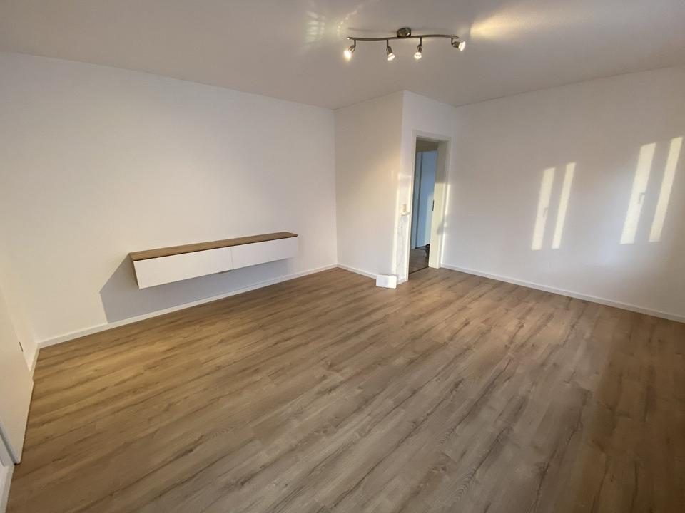 Thumbnail-3,5-Zimmer-Wohnung mit Balkon, EBK & Stellplatz