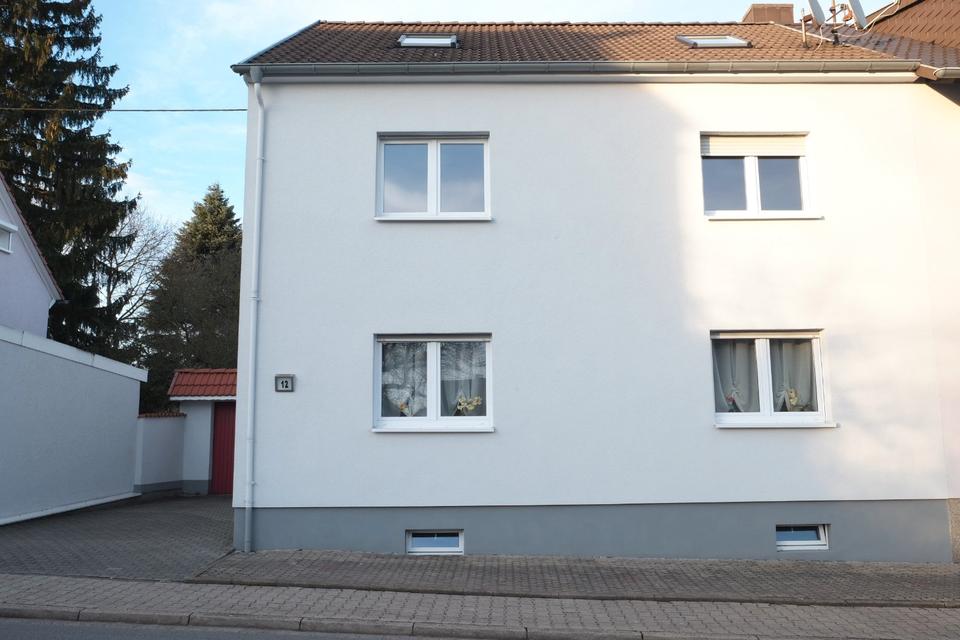 Thumbnail-Solides 2-Fam-Haus in ruhiger Lage, zuverlässig teilvermietet