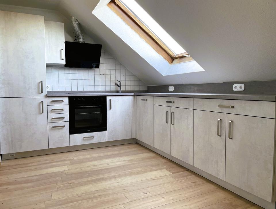 Thumbnail-Renovierte 3-Zimmer-Dachgeschosswohnung mit Loggia und Garage