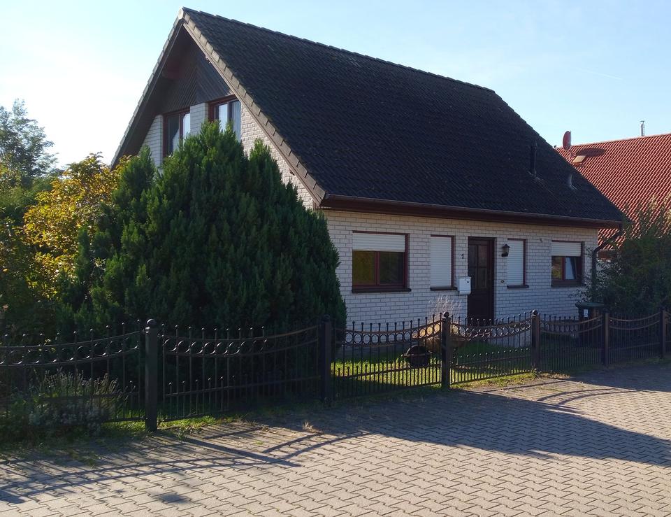 Thumbnail-Solides Einfamilienhaus mit PV Anlage