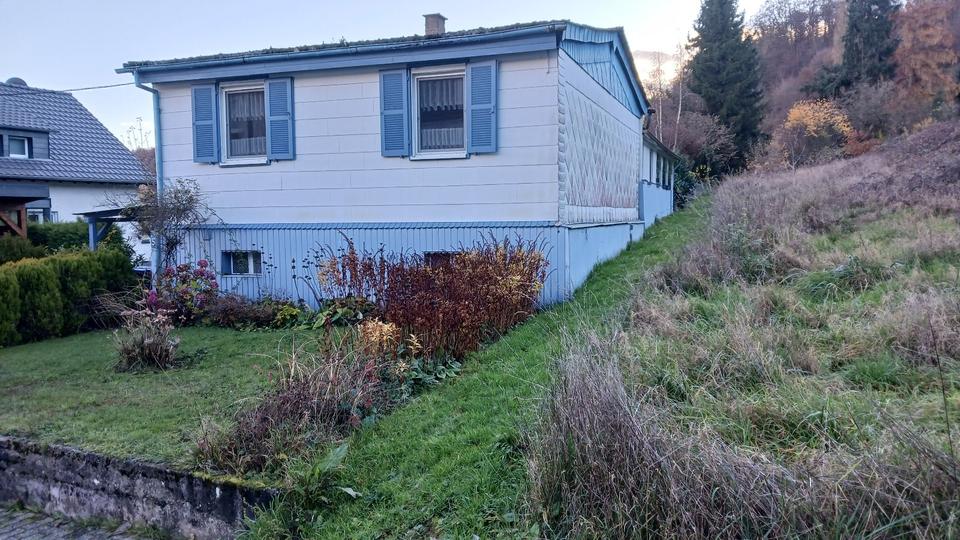 Thumbnail-Freistehendes Einfamilien-Wohnhaus mit großem Grundstück, Pferdes