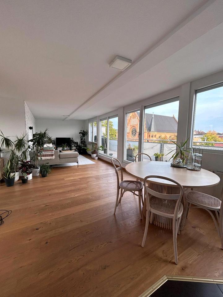 Thumbnail-VERMIETUNG Möblierte 2-Zimmer-Wohnung mit 2 Balkonen in Cannstatt