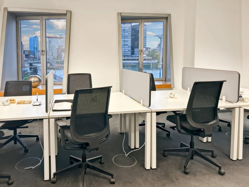 Thumbnail-Coworking-Bereich in Regus Neuer Zollhof