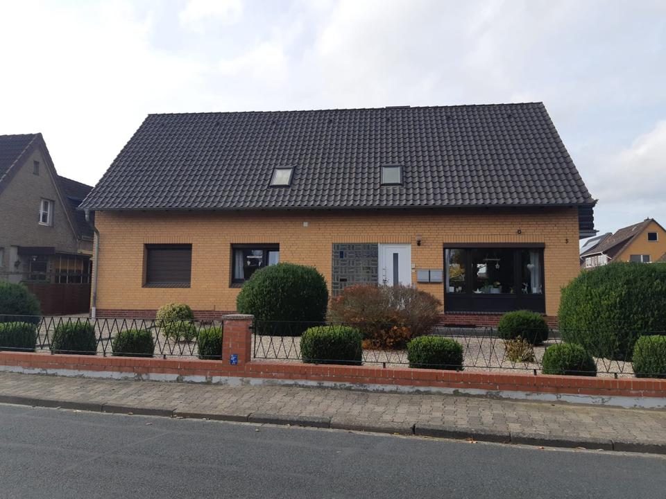 Thumbnail-Freistehendes Mehrfamilienhaus mit großem Garten