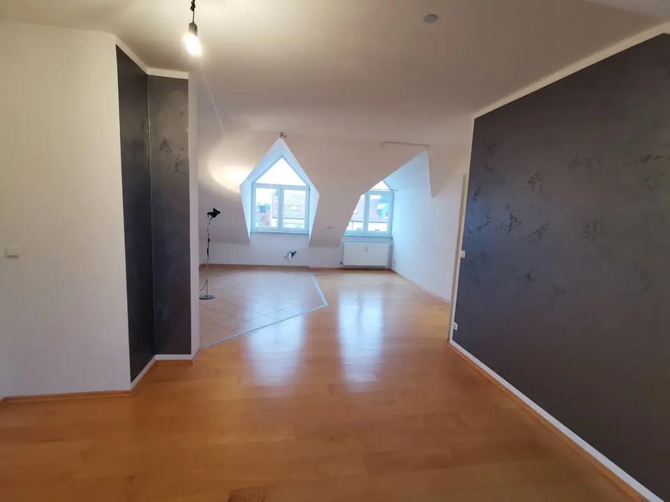 Thumbnail-Helle 2,5-Zimmer- Dachgeschosswohnung in Augsburg- Hammerschmiede