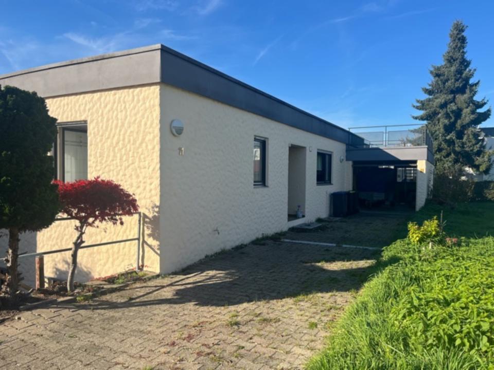 Thumbnail-renovierungsbedürftige BUNGALOW DHH mit Garage und Stellplatz
