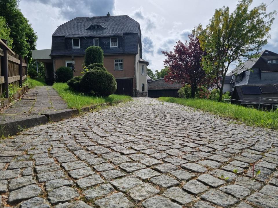 Thumbnail-Haus Zweifamilienhaus in Traumlage von Thum Stadtnähe