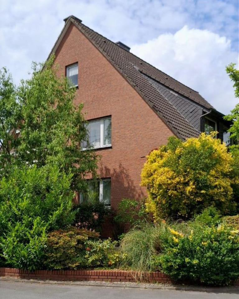 Thumbnail-Großzügiges und vielseitig nutzbares Ein-Zweifamilienhaus