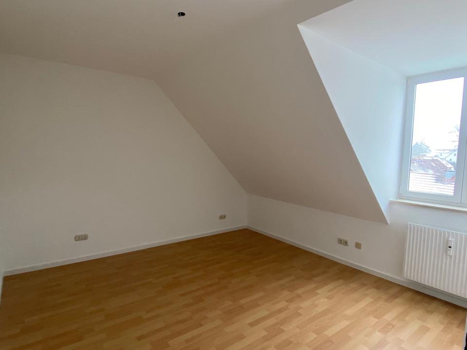 Thumbnail-Attraktive 3-Zimmer mit Abstellraum im Dachgeschoss in grüner Lage!