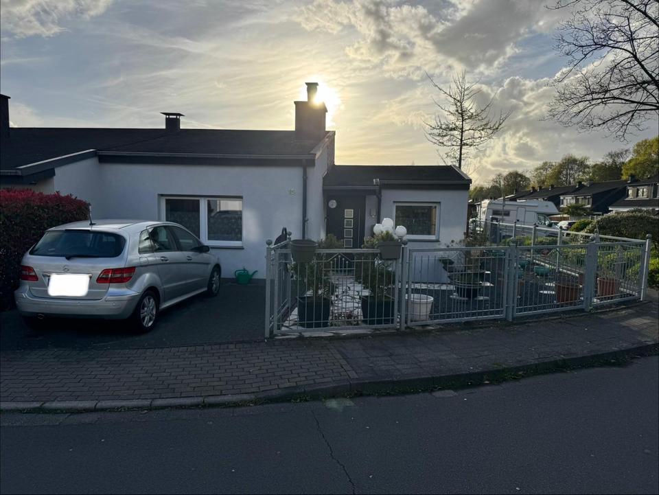 Thumbnail-Schöner Eck-Bungalow im Split-Level-Stil