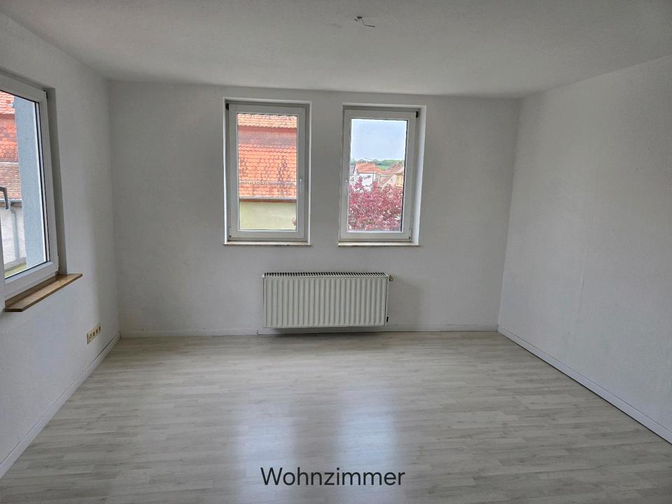 Thumbnail-4-Raum-Etagen-Wohnung Warza