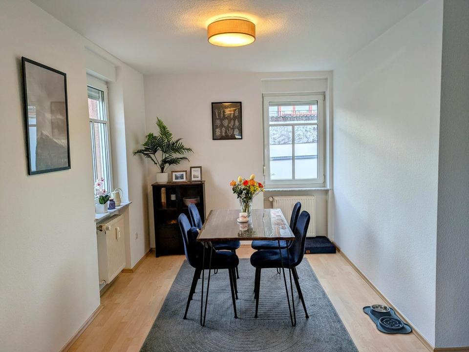 Thumbnail-KERNSANIERTE, RUHIGE 3 ZIMMERWOHNUNG MIT EBK, TERASSE, KL. GARTEN