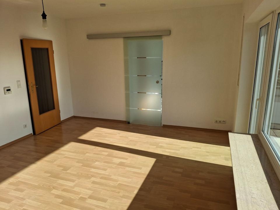 Thumbnail-Freundliche 3-Zimmer-Wohnung mit Balkon in Stadtnähe