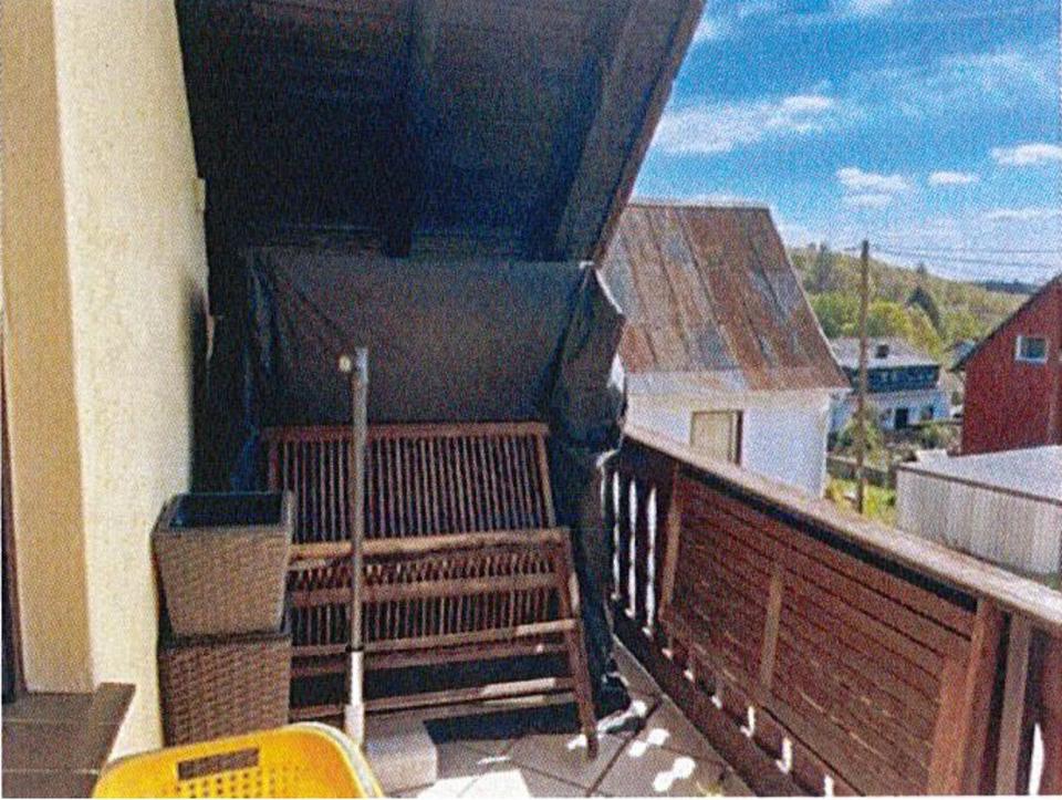 Thumbnail-5-Zimmer Wohnung im 2. OG mit Balkon in Siegen