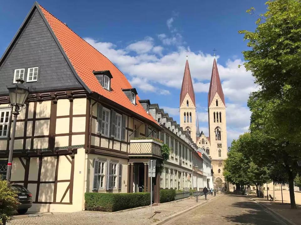 Thumbnail-Großzügige Wohnung im Herrenhaus am Domplatz, Halberstadt
