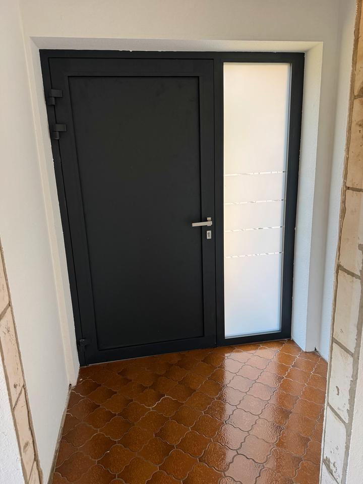 Thumbnail-Moderne 2-Zimmer-Wohnung mit Terrasse und Stellplatz