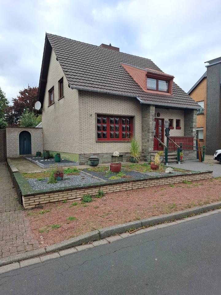 Thumbnail-Freistehendes EFH mit Garage in ruhiger Wohnlage