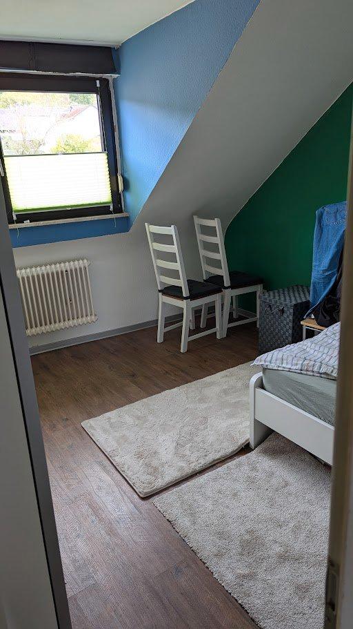 Thumbnail-Gemütliche 2- Zimmer Dachgeschosswohnung mit Einbauküche und Gart