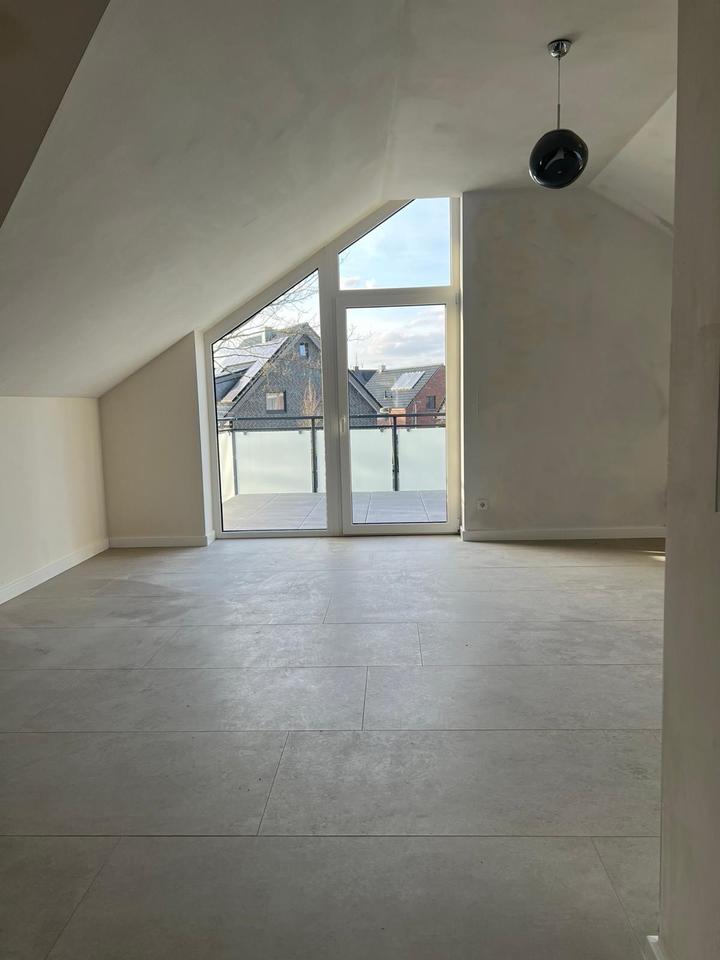 Thumbnail-Zu vermieten: Großzügige, kernsanierte Dachgeschosswohnung