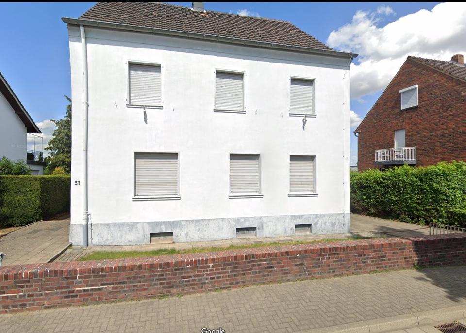 Thumbnail-Großzügiges Einfamilienhaus mit WintergartenCarportGarten