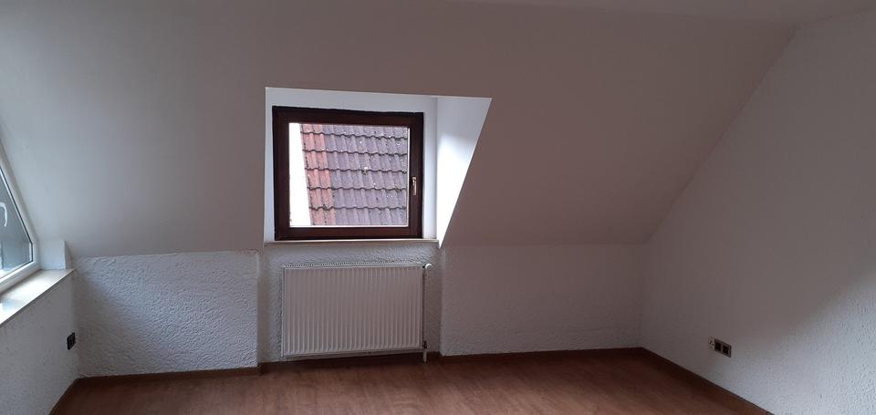 Thumbnail-Gemütliche, helle 3 Zimmer Dachgeschosswohnung, zentral in Mz-Ebersheim