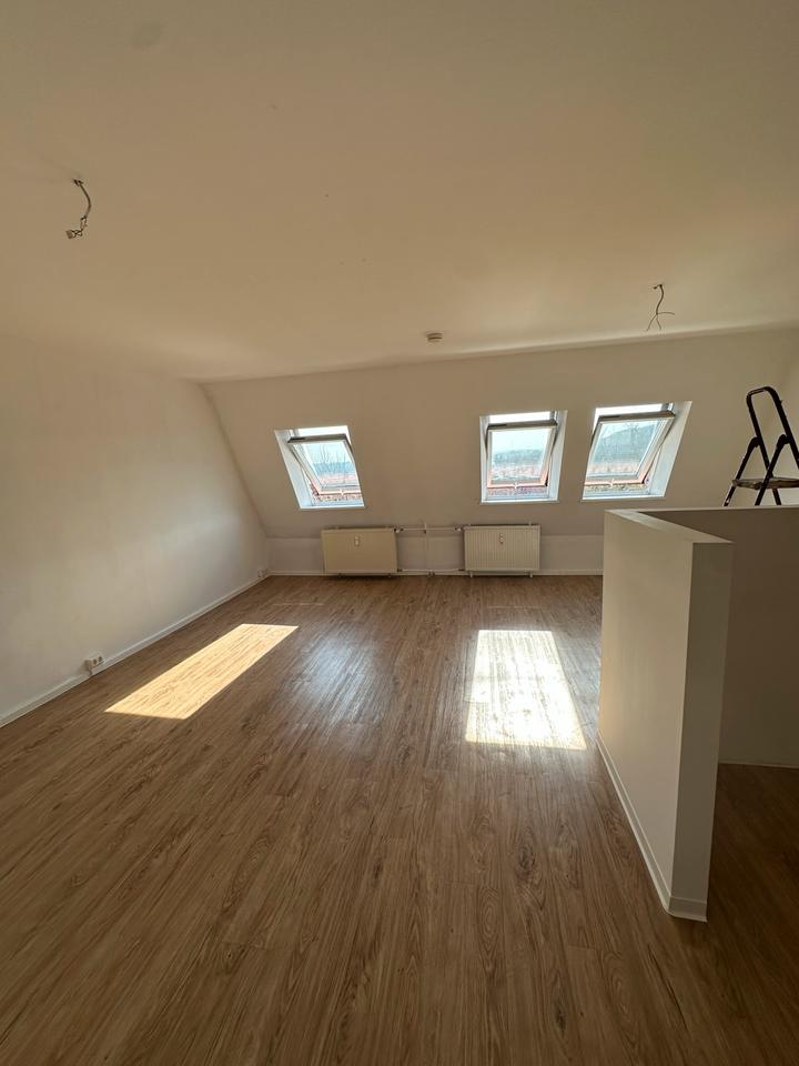 Thumbnail-Helle 2 Zimmer Wohnung im Dachgeschoss