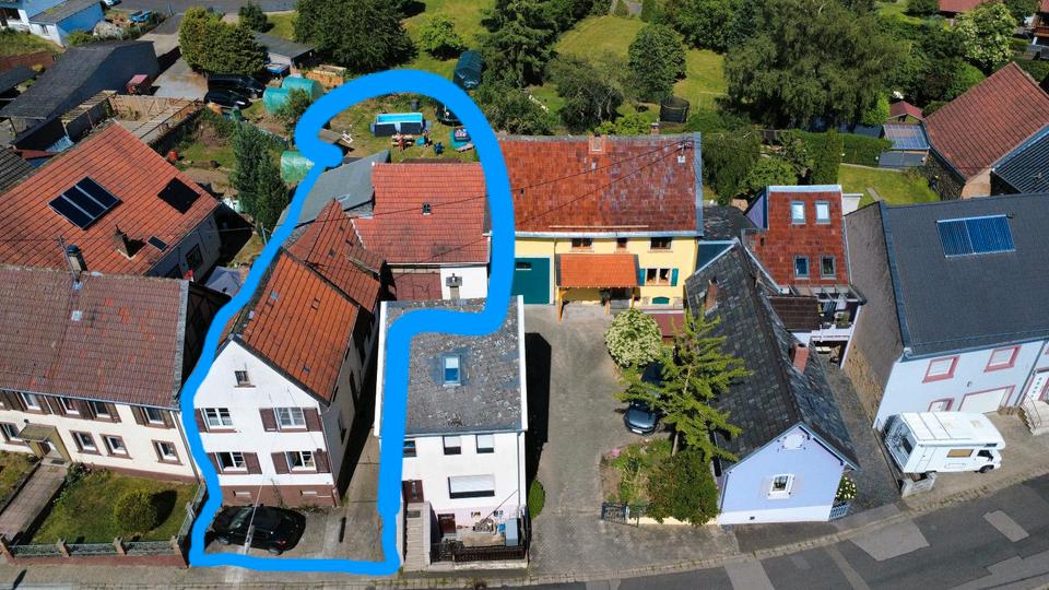Thumbnail-Charmantes Haus mit Nebengebäuden und großem Garten.